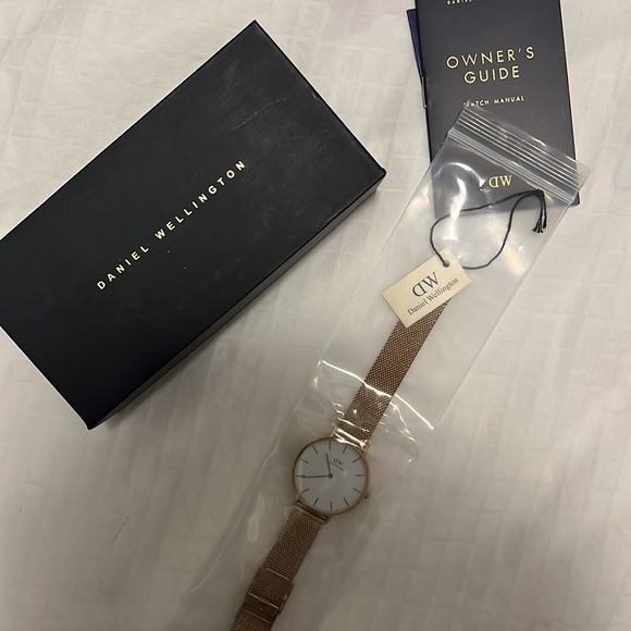 Daniel Wellington Petite Melrose Rose Gold 32mm - Picture 2 of 2